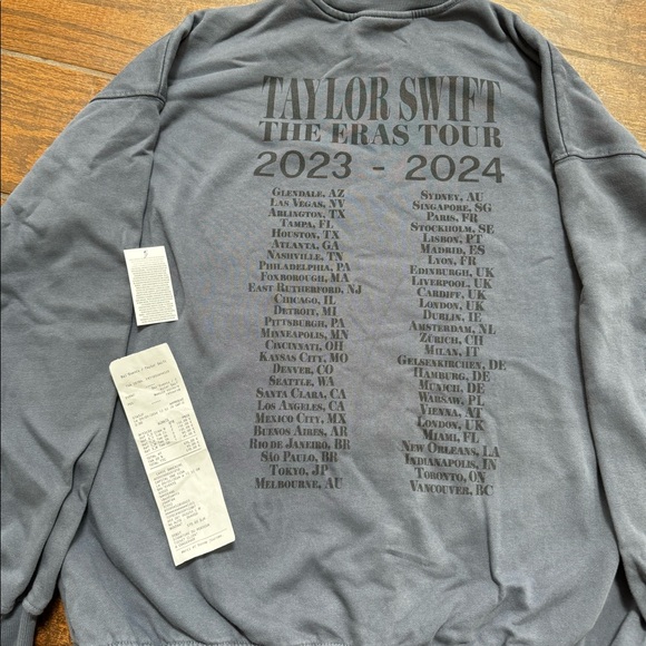 Eras Tour Crewneck Sweatshirt NWT from Paris N1 in May 2024 🫶🏻 - Picture 2 of 3